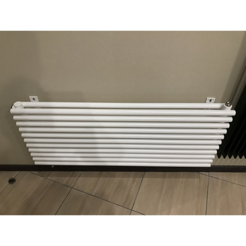 Дизайнерский горизонтальный радиатор Betatherm Praktikum 2 H-425 мм, L-1400 мм (белый/черный)